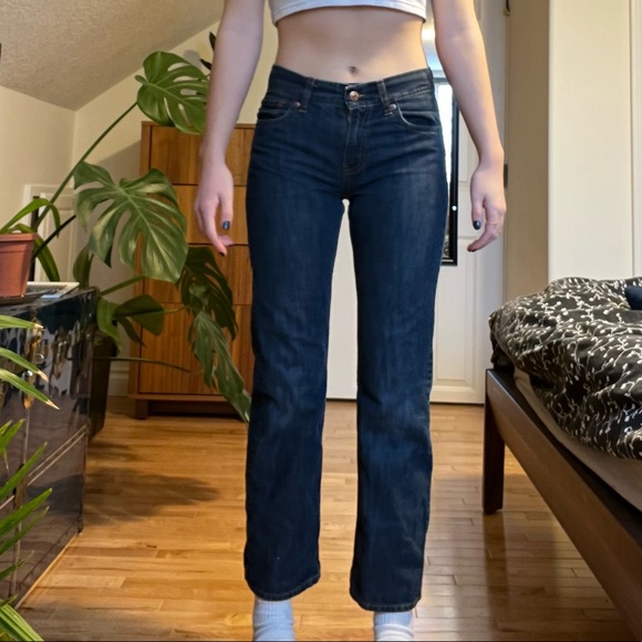 Levi’s Mid-Rise Straight Leg Jean - Picture 4 of 11